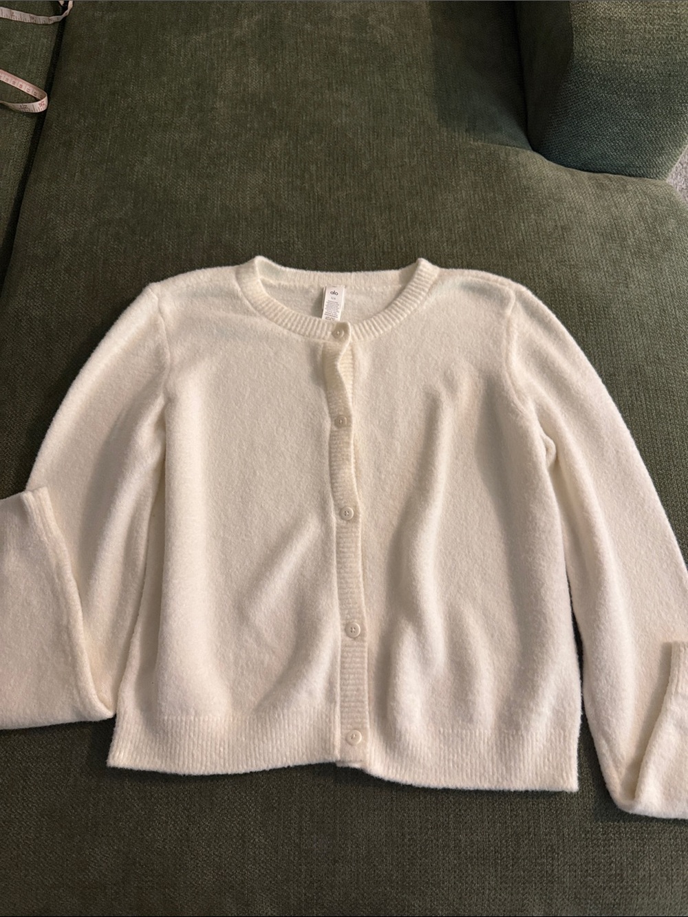 LIKE NEW ALO Snuggle Up Sweater Cropped Cardigan, Ivory, size L - Picture 4 of 9